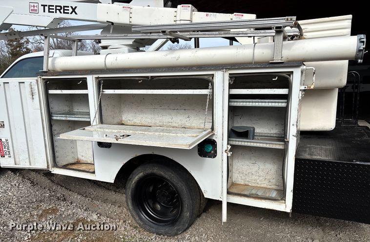 image for item FI1651 2012 Ford F550 XL Super Duty bucket truck