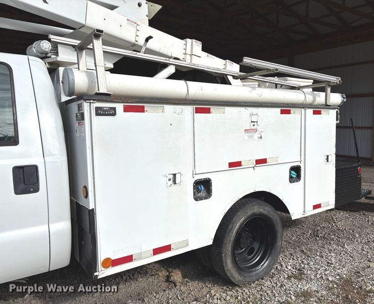 image for item FI1651 2012 Ford F550 XL Super Duty bucket truck