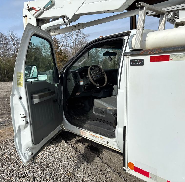 image for item FI1651 2012 Ford F550 XL Super Duty bucket truck