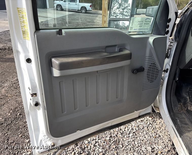 image for item FI1651 2012 Ford F550 XL Super Duty bucket truck