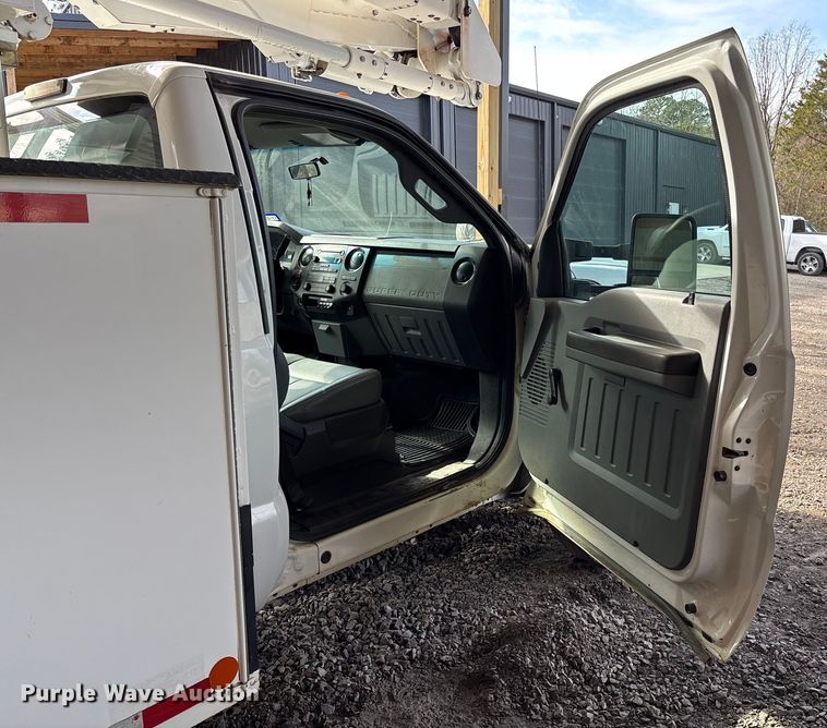 image for item FI1651 2012 Ford F550 XL Super Duty bucket truck