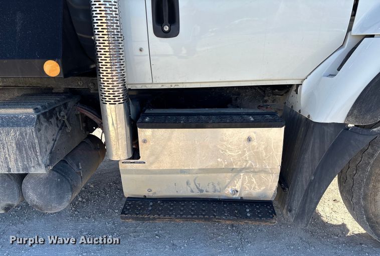 image for item FI1657 2015 International 7500 dump truck