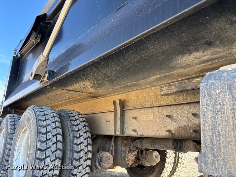 image for item FI1657 2015 International 7500 dump truck