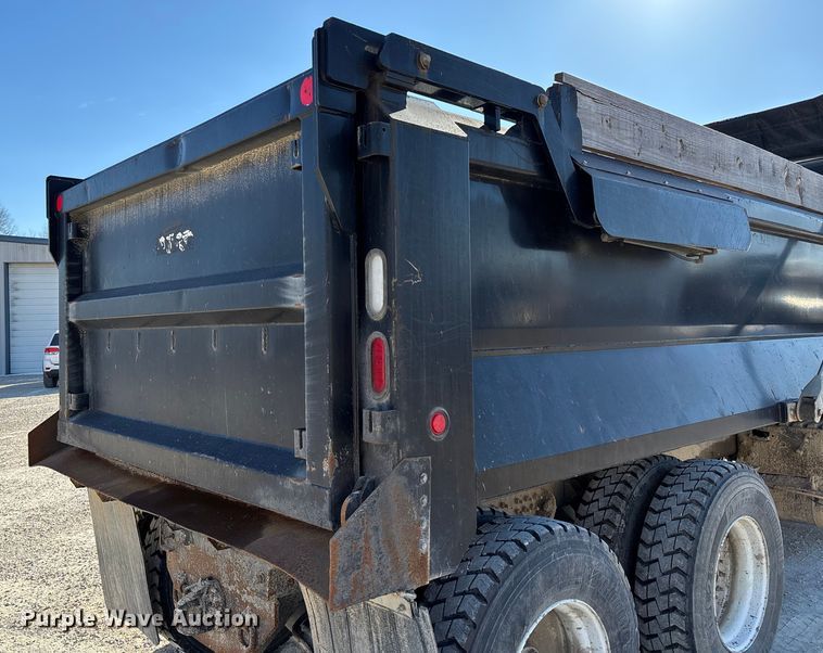 image for item FI1657 2015 International 7500 dump truck