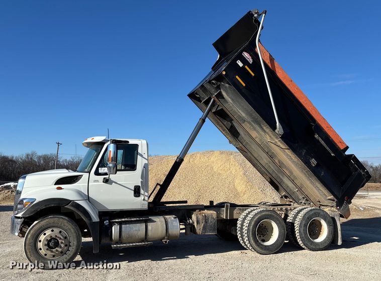 image for item FI1657 2015 International 7500 dump truck
