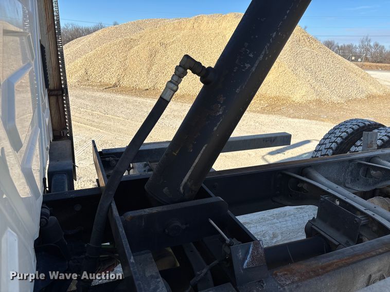 image for item FI1657 2015 International 7500 dump truck