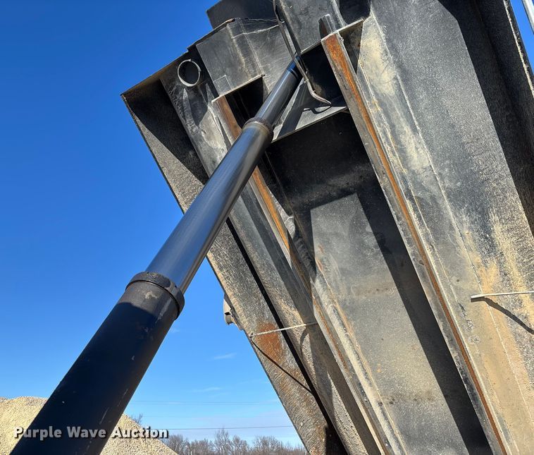 image for item FI1657 2015 International 7500 dump truck