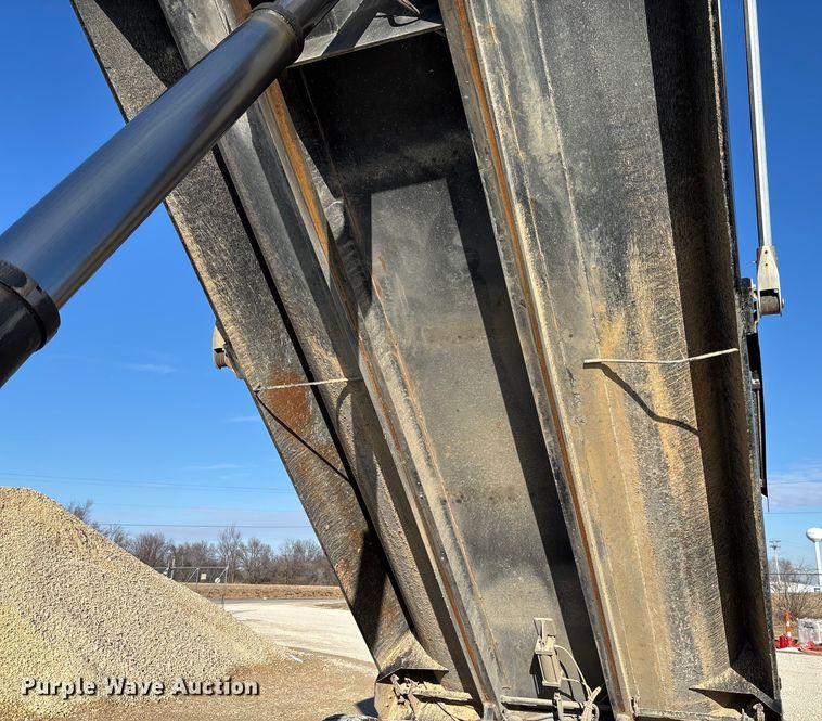 image for item FI1657 2015 International 7500 dump truck