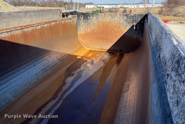 image for item FI1657 2015 International 7500 dump truck