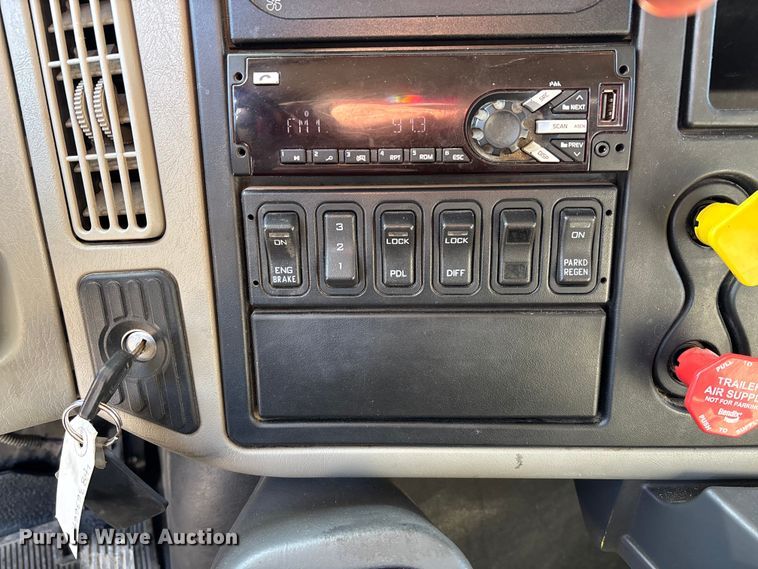 image for item FI1657 2015 International 7500 dump truck