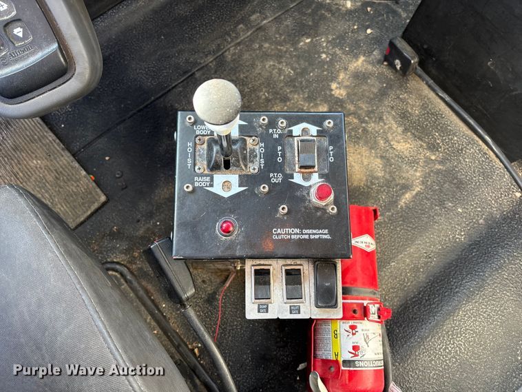 image for item FI1657 2015 International 7500 dump truck