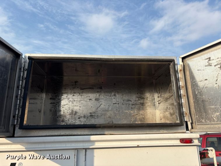 image for item FK1040 2019 Ford F550 Super Duty utility / service truck