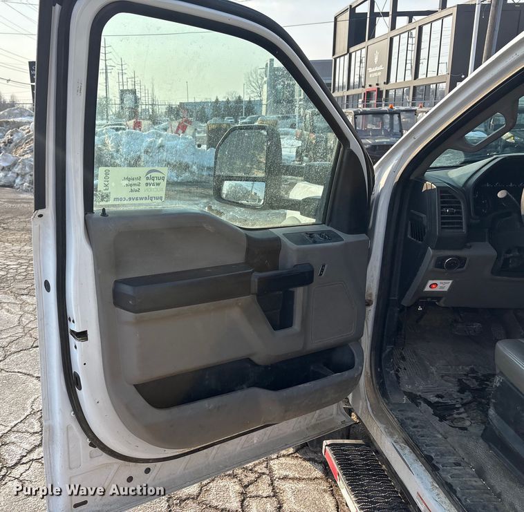 image for item FK1040 2019 Ford F550 Super Duty utility / service truck