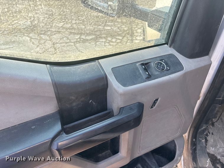 image for item FK1040 2019 Ford F550 Super Duty utility / service truck