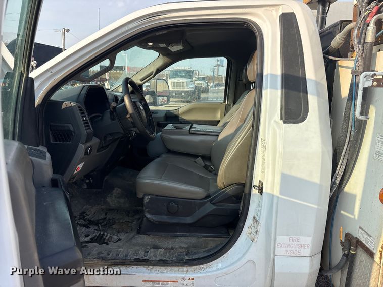 image for item FK1040 2019 Ford F550 Super Duty utility / service truck