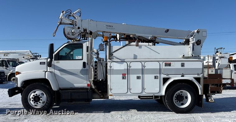 image for item FK1128 2005 GMC C8500 digger derrick truck