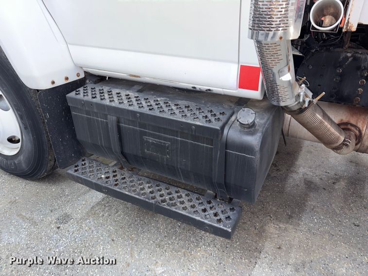 image for item FK1128 2005 GMC C8500 digger derrick truck