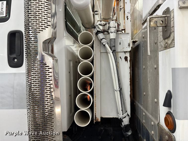 image for item FK1128 2005 GMC C8500 digger derrick truck