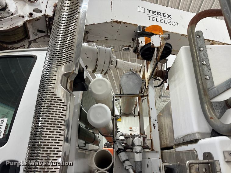 image for item FK1128 2005 GMC C8500 digger derrick truck