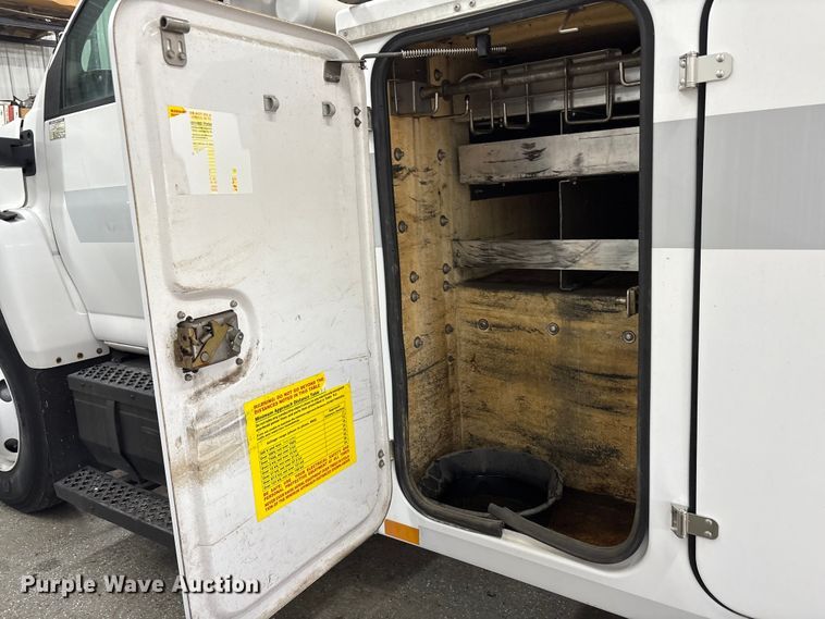 image for item FK1128 2005 GMC C8500 digger derrick truck