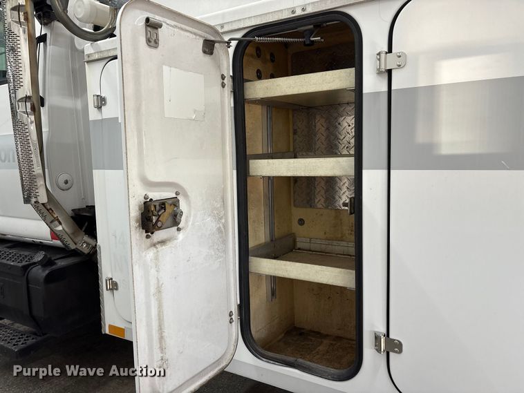 image for item FK1128 2005 GMC C8500 digger derrick truck