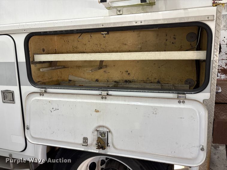 image for item FK1128 2005 GMC C8500 digger derrick truck