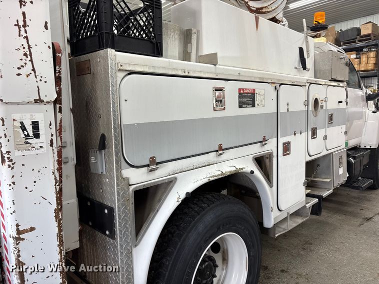 image for item FK1128 2005 GMC C8500 digger derrick truck