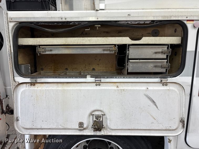 image for item FK1128 2005 GMC C8500 digger derrick truck