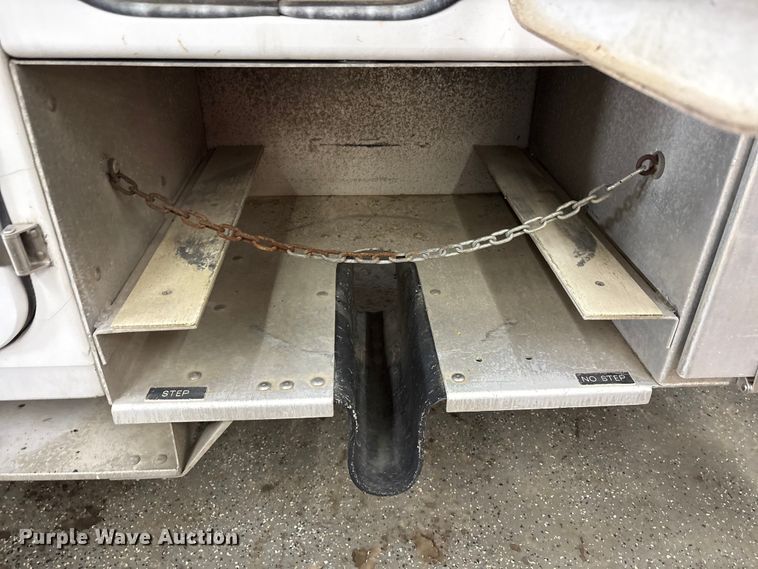 image for item FK1128 2005 GMC C8500 digger derrick truck