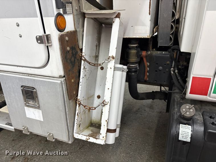 image for item FK1128 2005 GMC C8500 digger derrick truck