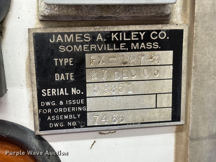 image for item FK1128 2005 GMC C8500 digger derrick truck