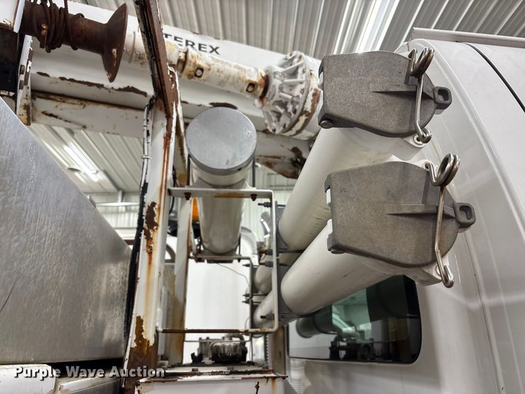 image for item FK1128 2005 GMC C8500 digger derrick truck