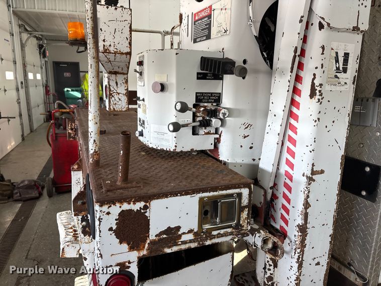 image for item FK1128 2005 GMC C8500 digger derrick truck