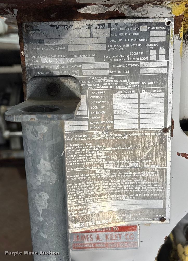 image for item FK1128 2005 GMC C8500 digger derrick truck