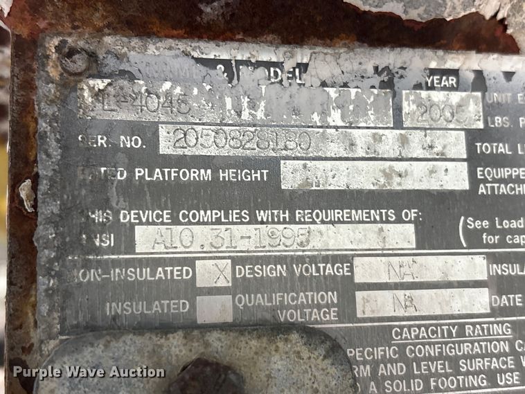 image for item FK1128 2005 GMC C8500 digger derrick truck