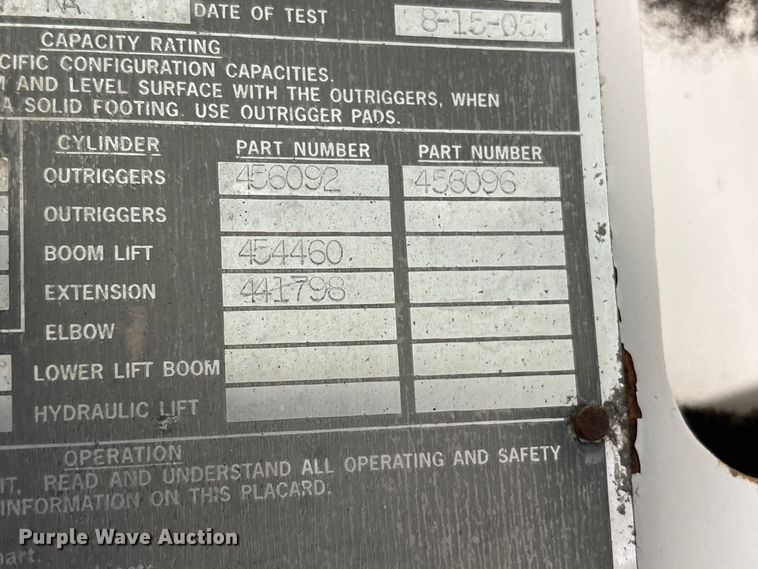 image for item FK1128 2005 GMC C8500 digger derrick truck