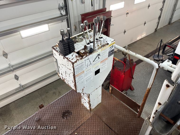 image for item FK1128 2005 GMC C8500 digger derrick truck