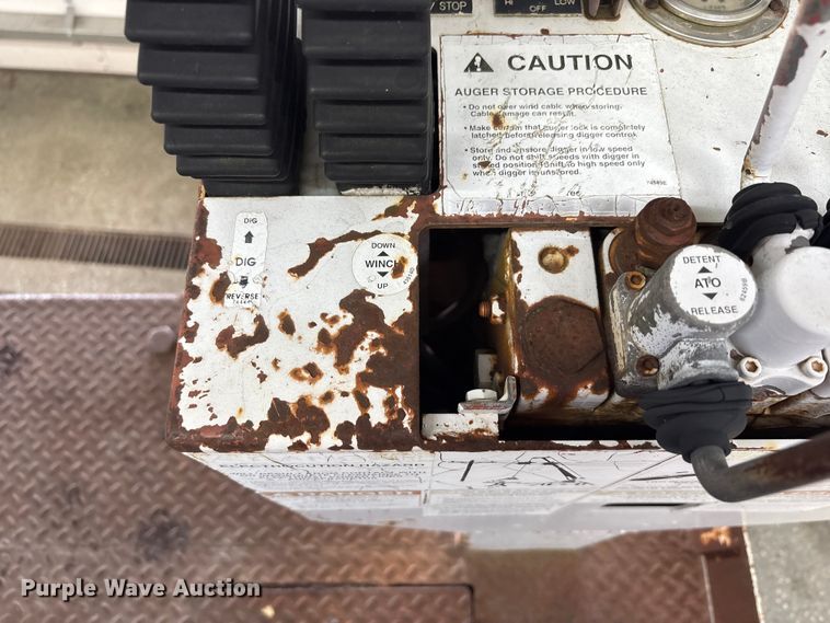 image for item FK1128 2005 GMC C8500 digger derrick truck