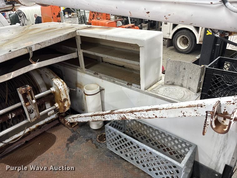 image for item FK1128 2005 GMC C8500 digger derrick truck