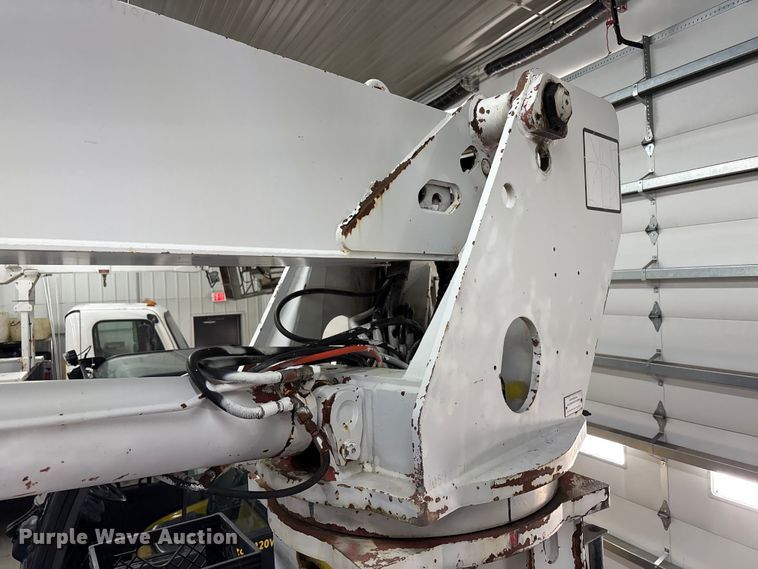 image for item FK1128 2005 GMC C8500 digger derrick truck