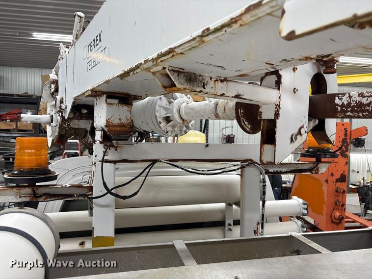 image for item FK1128 2005 GMC C8500 digger derrick truck