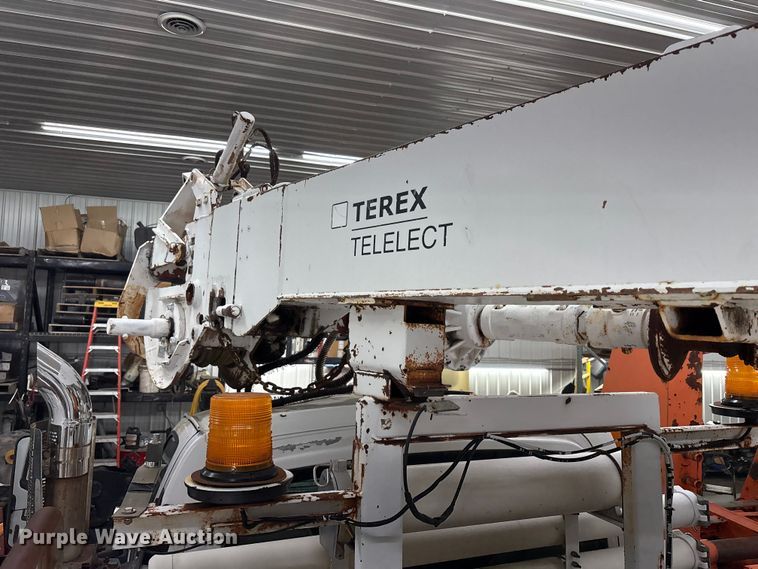 image for item FK1128 2005 GMC C8500 digger derrick truck