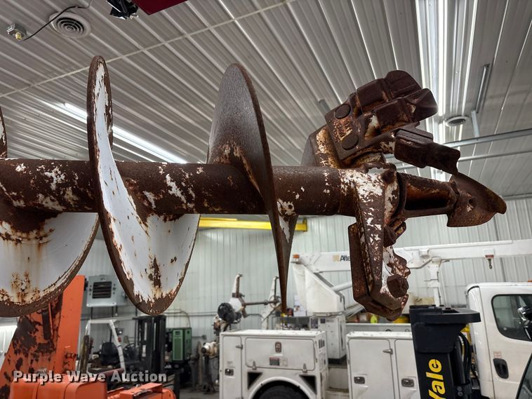 image for item FK1128 2005 GMC C8500 digger derrick truck