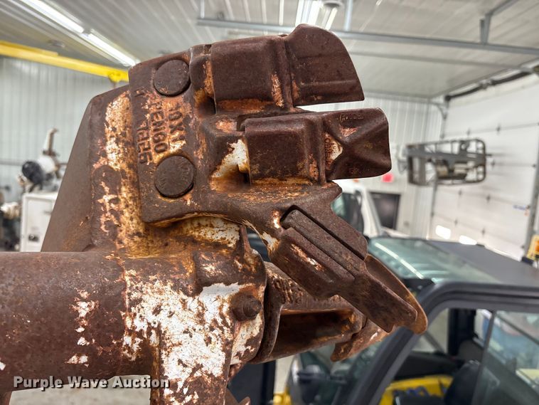 image for item FK1128 2005 GMC C8500 digger derrick truck