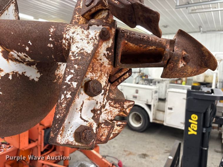 image for item FK1128 2005 GMC C8500 digger derrick truck