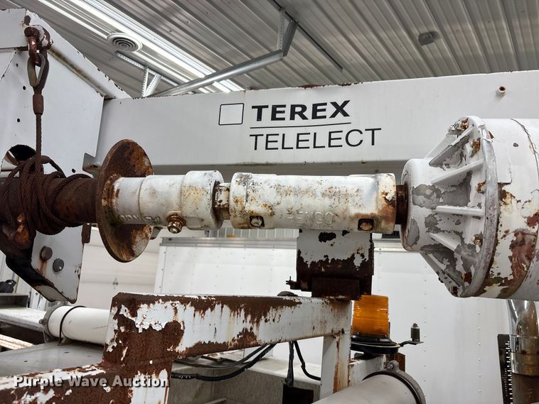 image for item FK1128 2005 GMC C8500 digger derrick truck