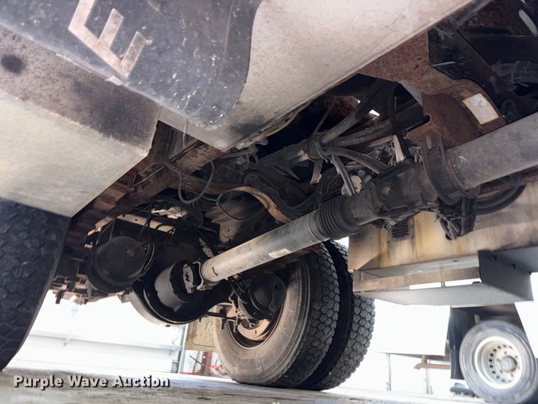 image for item FK1128 2005 GMC C8500 digger derrick truck