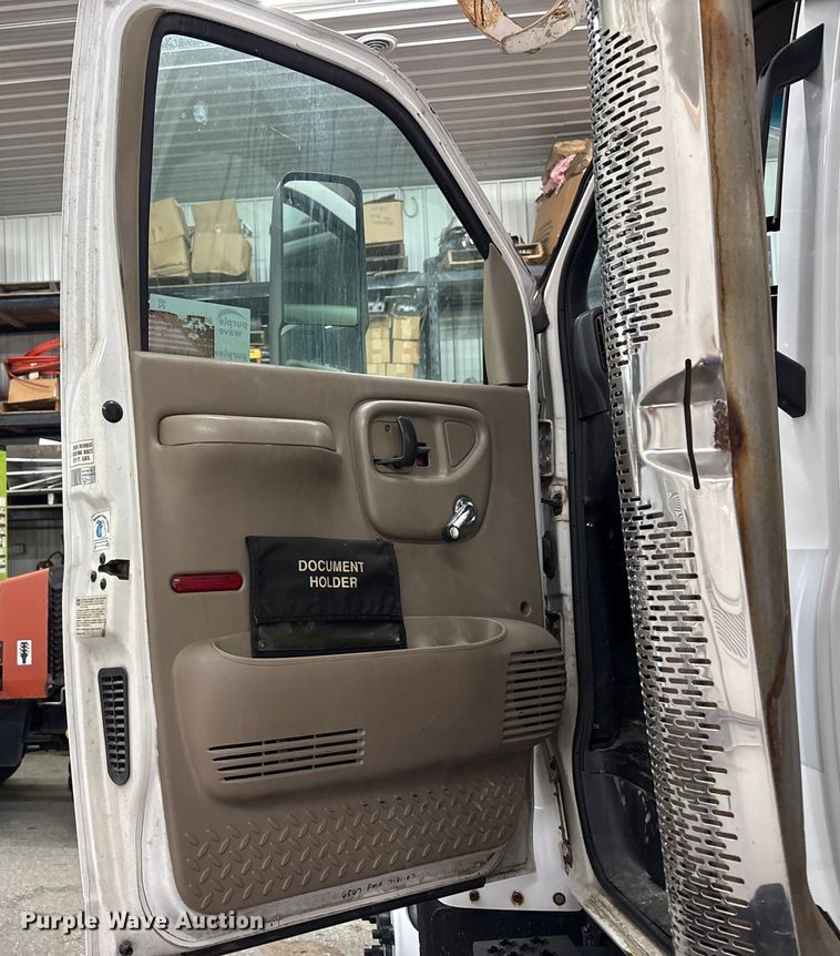 image for item FK1128 2005 GMC C8500 digger derrick truck