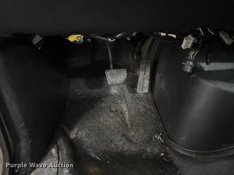 image for item FK1128 2005 GMC C8500 digger derrick truck