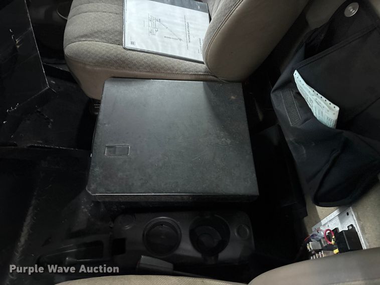 image for item FK1128 2005 GMC C8500 digger derrick truck